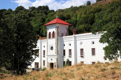 Arnota Monastery