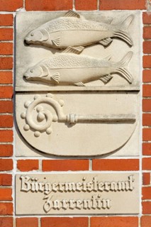 Fish reliefs on the facade of the mayor's office