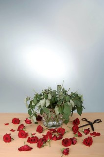 Bouquet of red roses in a vase with severed flower heads