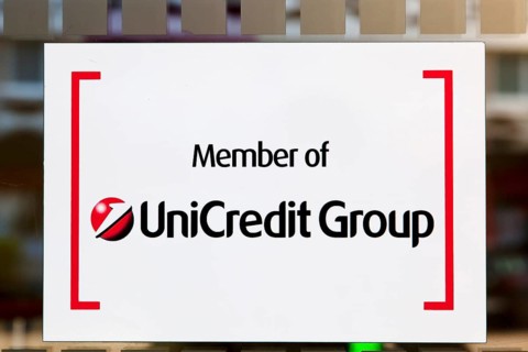 Sign with the logo of the UniCredit Group