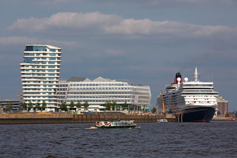 Cruise ship Queen Elizabeth in the Port of Hamburg