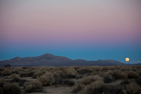 A full moon rises over Fremont Peak