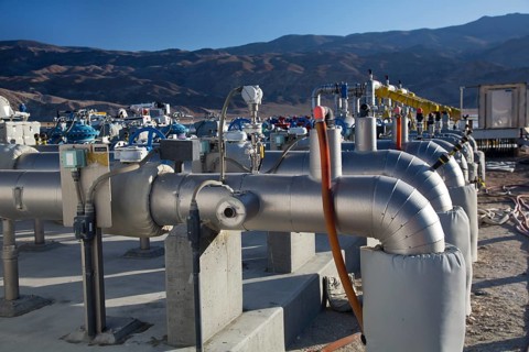 Pipes and pumps for re-watering Owens Lake