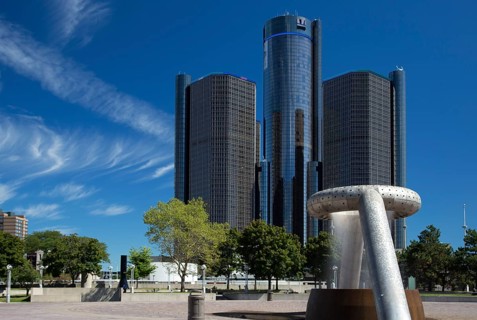 General Motors headquarters and the Detroit Marriott Hotel in the Renaissance Center with the Noguchi Fountain in Hart Plaza in the foreground
