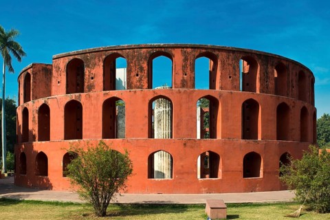 Oversized astronomical observation instrument of the observatory of Jantar Mantar