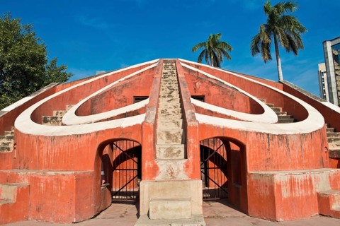Oversized astronomical observation instrument of the observatory of Jantar Mantar