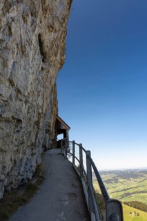 Narrow ridge along the rockface of Mt Ebenalp between Wildkirchli and the Aescher mountain inn