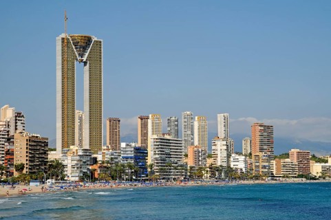 Playa de Poniente beach with the Intempo skyscraper or Benidorm Edificio Intempo
