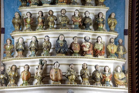 Chapel with figures and relics