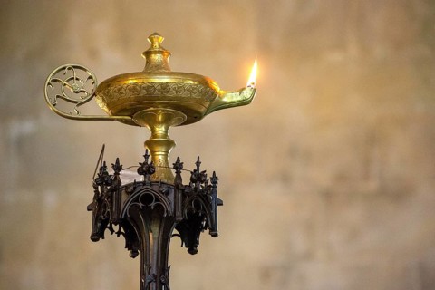 Oil lamp on the Tomb of the Unknown Soldier in the Chapter House