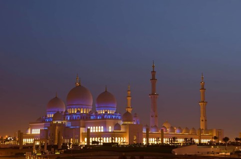 The floodlit Sheikh Zayed Grand Mosque
