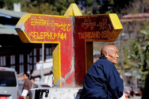 Street scene at a traffic intersection in Trongsa