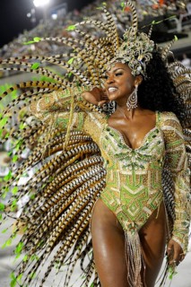 Samba dancer
