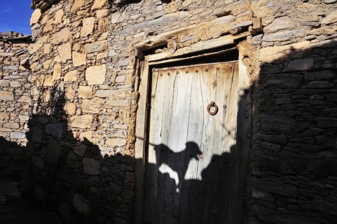 Natural stone walls