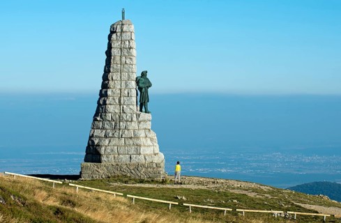 Visitors at the Monument to the Mountain Infantry Battalion "Blue Devils"