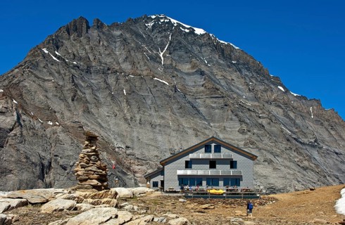 Loetschenpass Hut