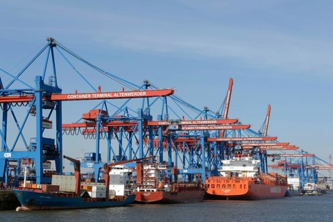 Container ships and feeder vessels at HHLA Container Terminal Altenwerder