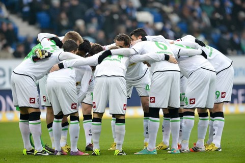 Team of Borussia Moenchengladbach forming a circle