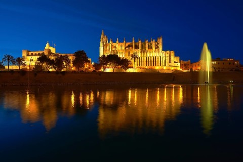 Palma Cathedral at dusk