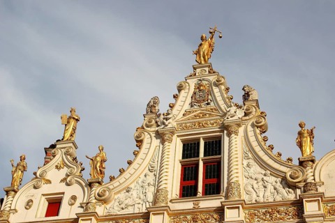 Gilded statues on the Palace of Justice or Gerechsthof