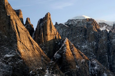 Evening light on the mountain scenery of Øfjord