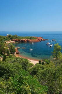 Calanque bay with boats at Cap Roux in the Esterel mountains
