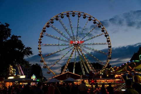 Ferris wheel at dusk