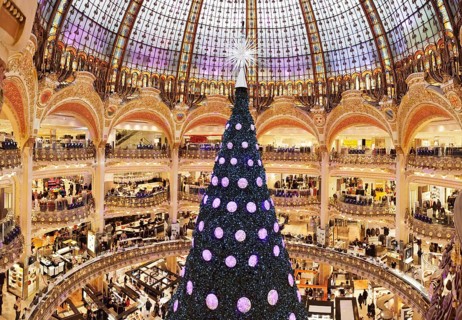 Christmas tree in the Great Hall of Galeries Lafayette department store