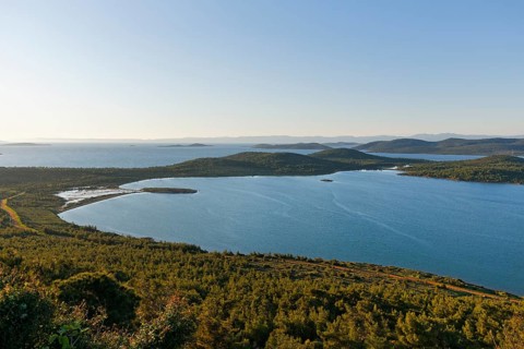Lake Seytan Sofrasi or Devil's Table