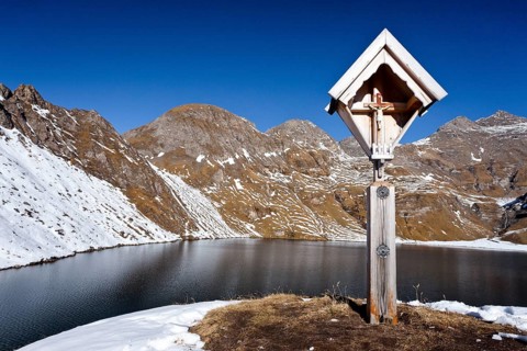 Wayside cross at Wilder See Lake