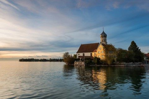Evening mood with the Baroque Church of St. George on the banks of Wasserburg am Bodensee