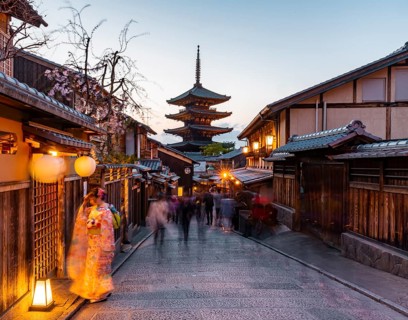 Woman in kimono and pedestrian in an alleyway