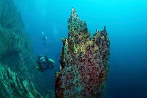 Scuba divers in Barracuda Lake