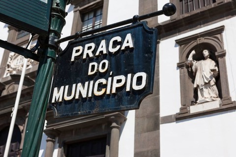 Sign "Praco do Municipio" at the town hall or Camara Municipal of Funchal