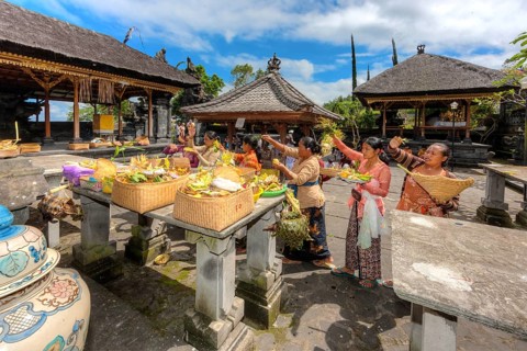 Congregation of worshippers