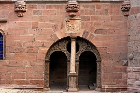 Entrance gate in the courtyard of Tucher Mansion