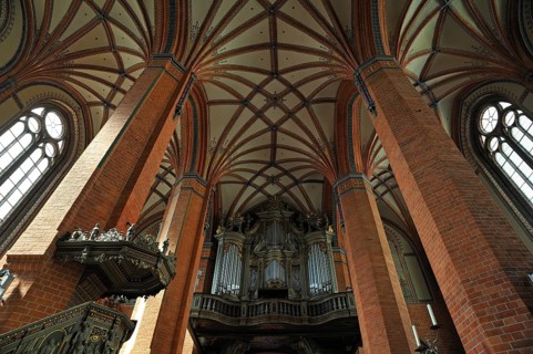 Vaulted ceiling with columns