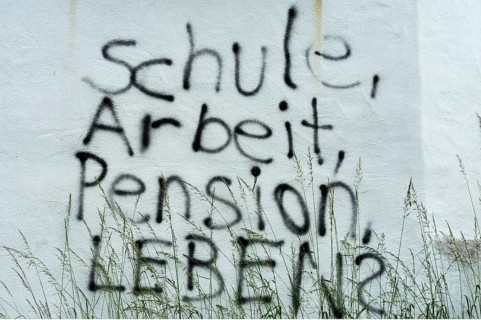 Graffiti on a wall "Schule