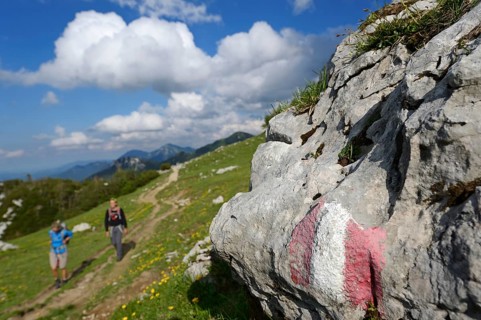 Hikers in front of Hochplatte Mountain