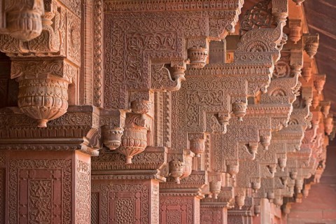 Decorative elements carved on sandstone pillars