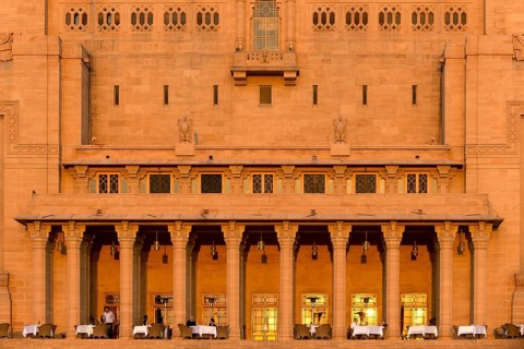 Facade of the garden side with a restaurant