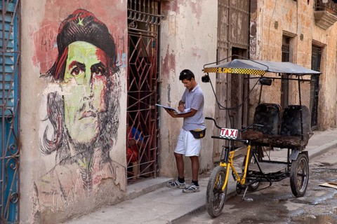 Che Guevara mural and a pedicab in the historic town centre