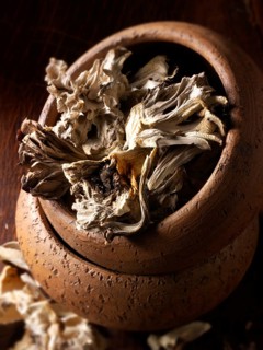 Dried Maitake mushrooms