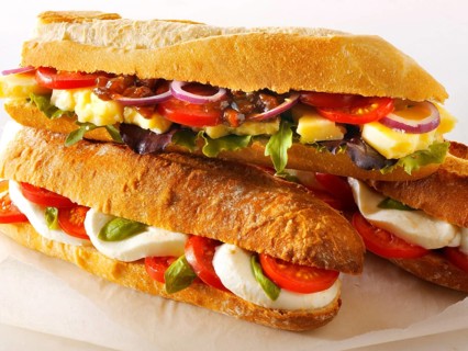 Baguettes filled with mozzarella and tomatoes