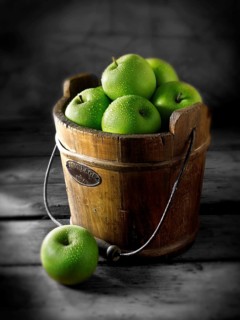 Granny Smith apples in a wooden bucket