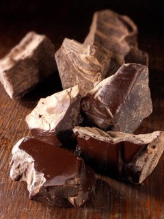 Raw cocoa liquor pieces