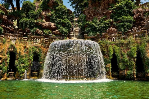Waterfall of The Oval fountain