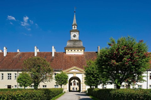Gate with the gate tower in Wilhelmshof courtyard