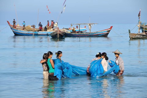 Women cleaning the fishing nets