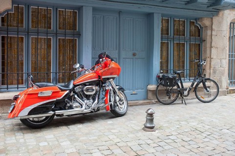 Harley Davidson motorcycle and a bicycle with saddlebags
